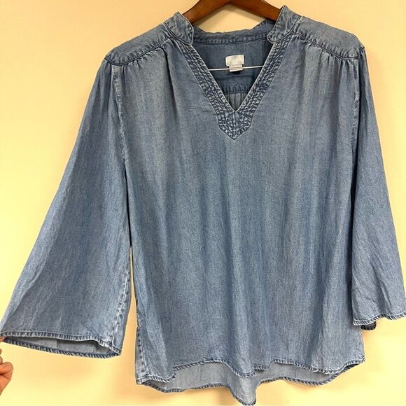 Chicos chambray top with bell sleeve. Size 16/18 - Picture 2 of 11